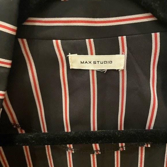 Max Studio Blazer - Picture 2 of 3